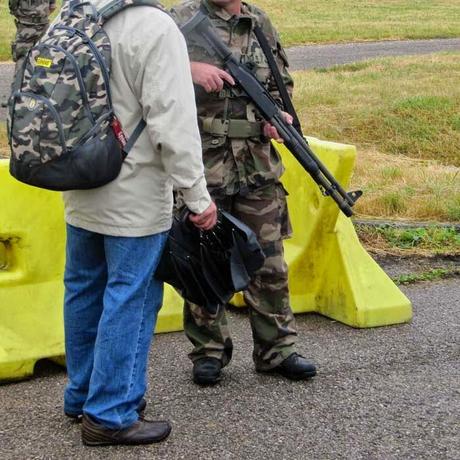 Des gardiens sur la base