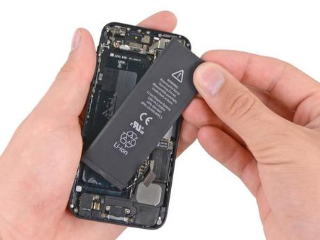Apple remplace gratuitement la batterie de votre iPhone 5 suivant votre n° de série
