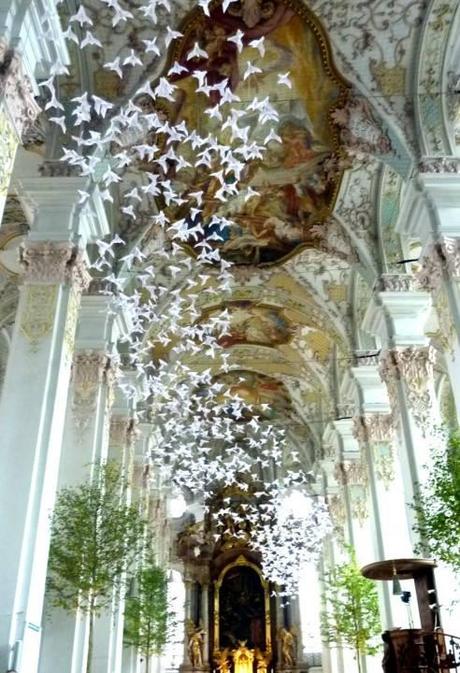 Garden of Eden 2014. Des branches pour la la colombe de l'Esprit Saint à l'Heilig-Geist-Kirche de Munich