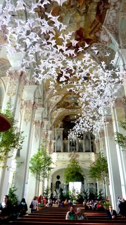 Garden of Eden 2014. Des branches pour la la colombe de l'Esprit Saint à l'Heilig-Geist-Kirche de Munich