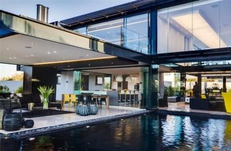 Sleek-Glass-Residence-in-South-Africa-1