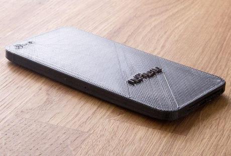 Le NoPhone nécessite aucune recharge ni MAJ, est waterproof et résiste aux chocs