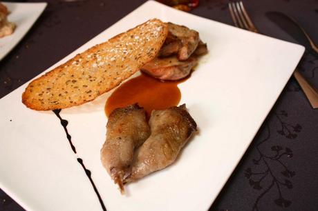 Cailles rôties foie gras poêlé tuile aux céréales © P.Faus 