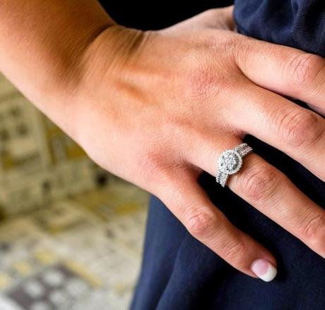 Ma bague de fiançailles.