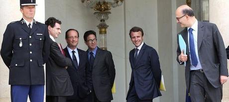 Elysée: Emmanuel Macron, l'ex-banquier qui murmure à l'oreille de François Hollande