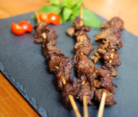 B124 - BROCHETTES DE BOEUF GRILLE AU SATAY