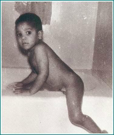 Baby-Michael-in-the-bathtub-michael-jackson-29378666-376-443
