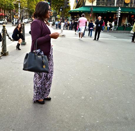 Un sourire dans les rues de Paris