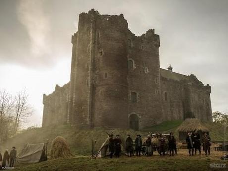 Outlander (2014) : carte postale historique écossaise