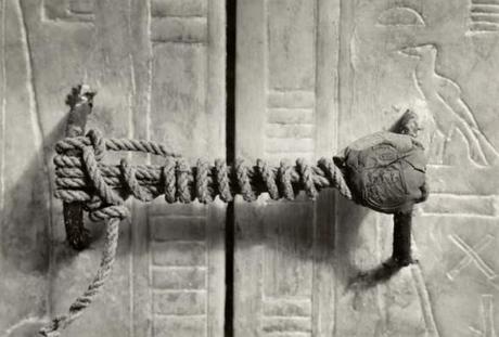 Unbroken-Seal-on-King-Tutankhamens-Tomb
