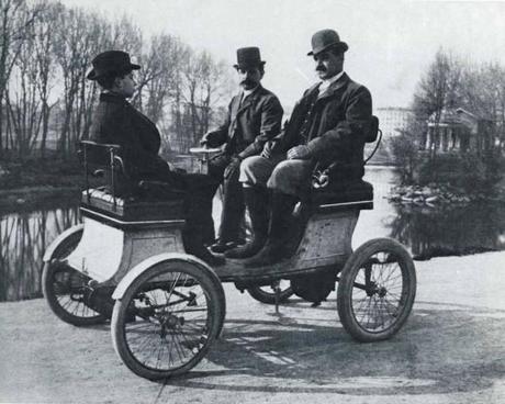 Cars-in-1900