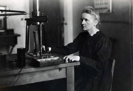 Marie Curie est la seule femme a avoir reçu deux prix Nobel en physique et chimie