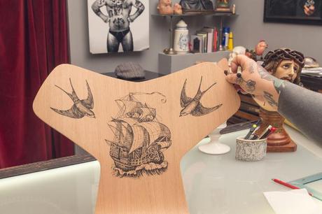 Fantastic Wood la chaise Grand Prix tatouée