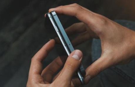 Apple ne doit pas se louper avec ses 2 nouvelles versions iPhone qui, 7 ans après son lancement, reste sa 1 ère source de bénéfices