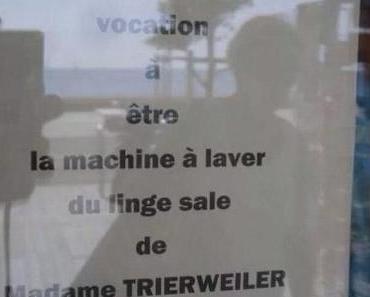 Les affichettes des libraires contre le livre de Valérie Trierweiler