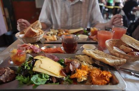 ~ Brunch de la Recyclerie, y aller tôt pour avoir une bonne place ! ~