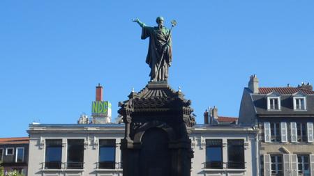 urbain statue