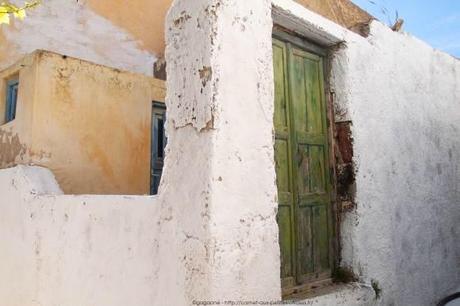 Santorini-abandonned-village-Emborio14_gagaone