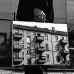 PHOTOGRAPHY : THE MIRROR SUITCASE MAN