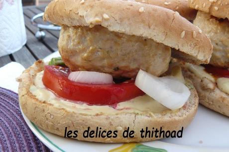 burgers de dinde, sauce aux herbes