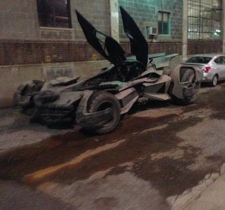 BxJqVpZCMAArhPf [CINÉ] 1ère photo officielle de la Batmobile de Batman V Superman : Dawn of Justice