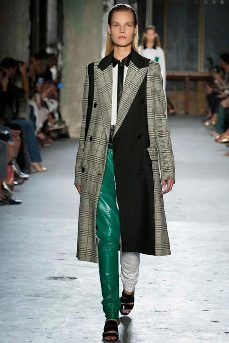 Le chic sans fausses notes du défilé Proenza Schouler pour l'été prochain...