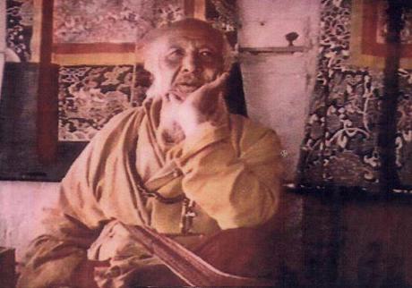 Photo : Thögal Practice by Sönam Zangpo Rinpoche   The great Drugpa Sönam Zangpo Rinpoche was a direct disciple og Togden Shakya Shri, who discovered many hidden treasure teachings or Terma (gter ma): Several of these are related to Dzogchen and Mahamudra. Here Rinpoche shows on of the positions for the Dzogchen Thögal practice.