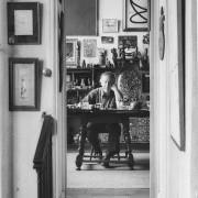 André Breton dans son atelier, juin 1956 © Sabine Weiss