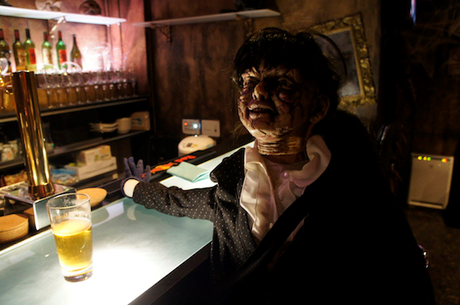 Le bar des fantômes à Tokyo