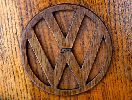 Il tune avec du bois de chêne sa Coccinelle Volkswagen