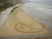 Hunger Games logos géants plages Normandie