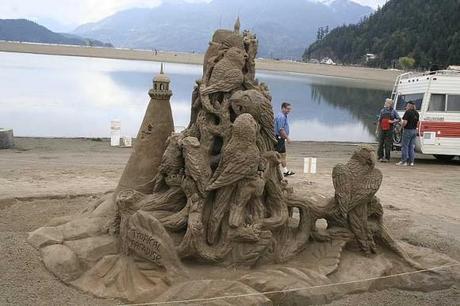 sand art sculpture dessin sable plage mogwaii (6)