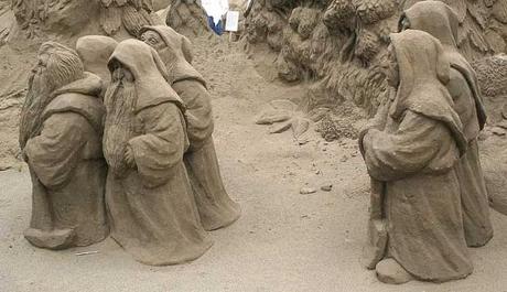 sand art sculpture dessin sable plage mogwaii (7)