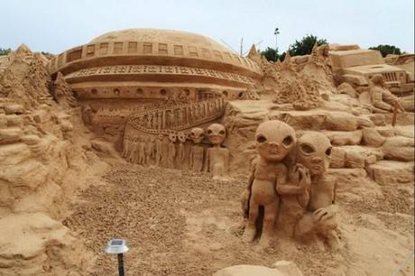 sand art sculpture dessin sable plage mogwaii (101)