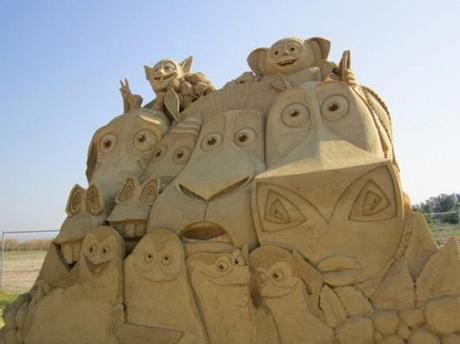 sand art sculpture dessin sable plage mogwaii (76)
