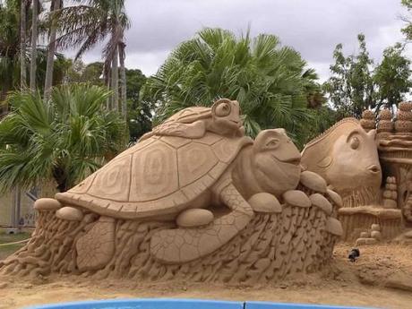 sand art sculpture dessin sable plage mogwaii (105)