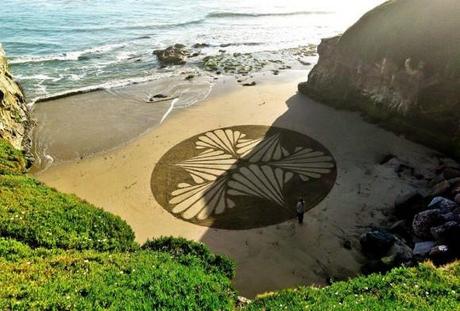 sand art sculpture dessin sable plage mogwaii (28)