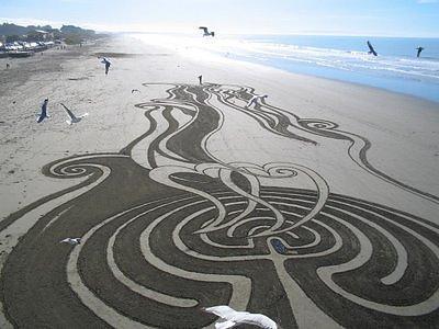 sand art sculpture dessin sable plage mogwaii (89)