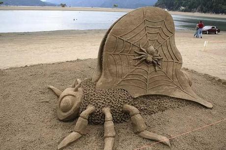 sand art sculpture dessin sable plage mogwaii (2)