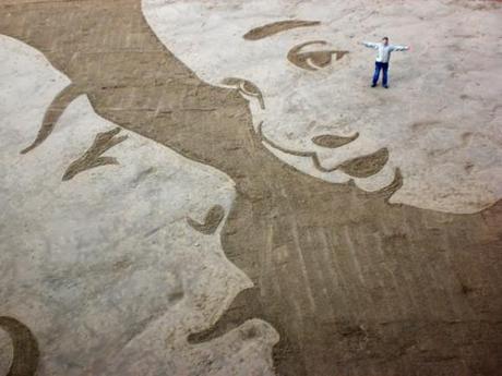 sand art sculpture dessin sable plage mogwaii (98)