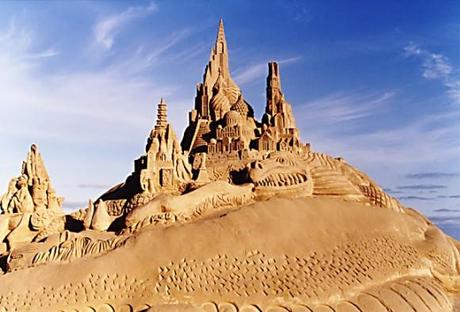 sand art sculpture dessin sable plage mogwaii (107)