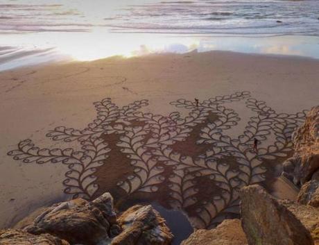 sand art sculpture dessin sable plage mogwaii (27)