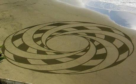sand art sculpture dessin sable plage mogwaii (33)