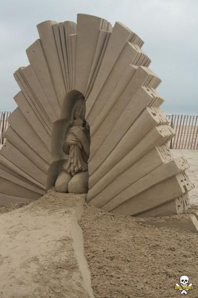 sand art sculpture dessin sable plage mogwaii (55)