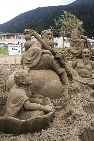 sand art sculpture dessin sable plage mogwaii (4)