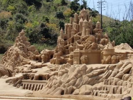 sand art sculpture dessin sable plage mogwaii (108)