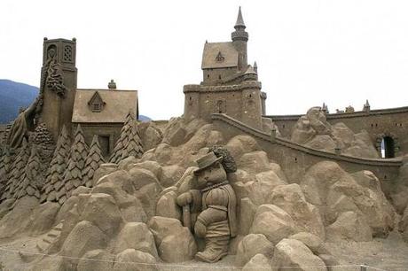 sand art sculpture dessin sable plage mogwaii (8)