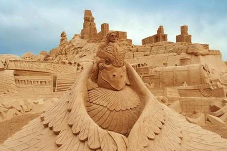 sand art sculpture dessin sable plage mogwaii (111)