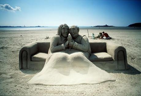 sand art sculpture dessin sable plage mogwaii (106)