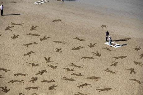 sand art sculpture dessin sable plage mogwaii (120)